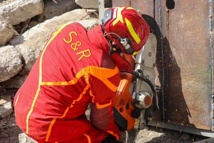 A rescuer testing the Search and Rescue smart Uniform